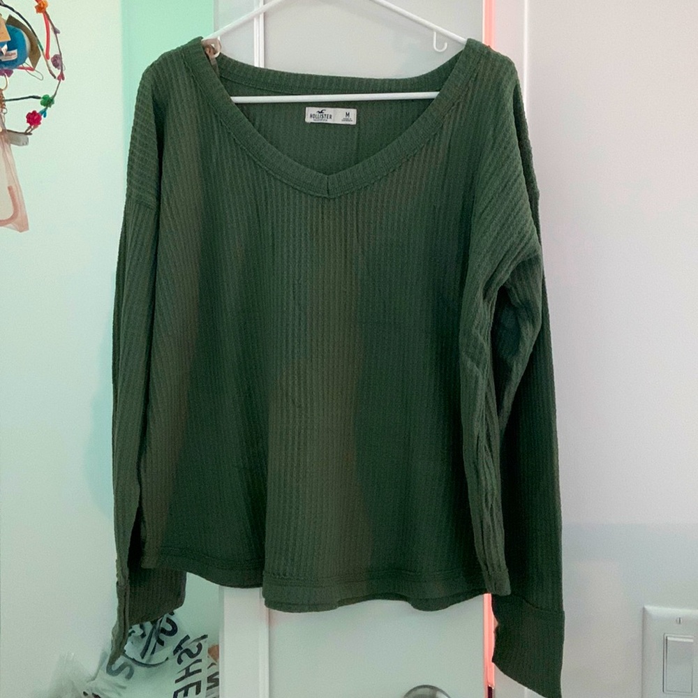 Hollister olive green waffle knit long sleeve tee (size medium) - comfy!